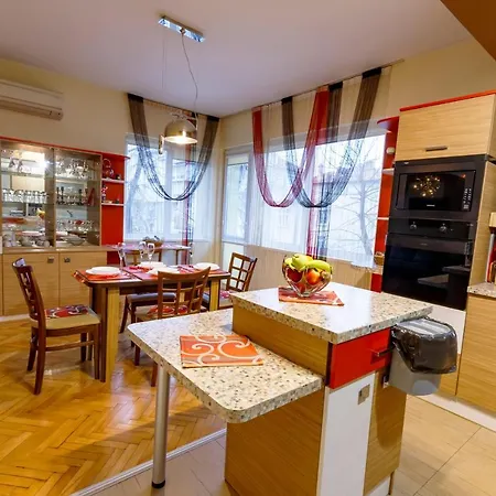 ~*spacious And Cozy 2br In The Heart Of Varna*~ Apartman Várna