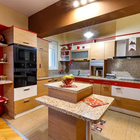 ~*spacious And Cozy 2br In The Heart Of Varna*~ * Várna