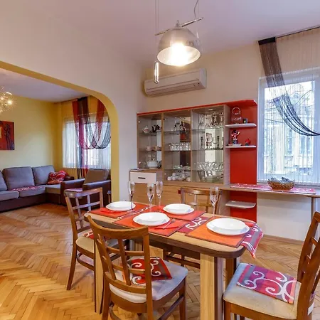 Apartman ~*spacious And Cozy 2br In The Heart Of Varna*~