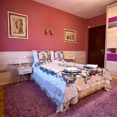 ~*spacious And Cozy 2br In The Heart Of Varna*~ Várna
